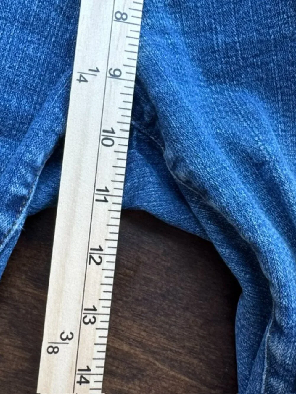 Levi's 515 Women's Bermuda Denim Shorts Size 8 Medium Wash Cuffed Stretch Jean